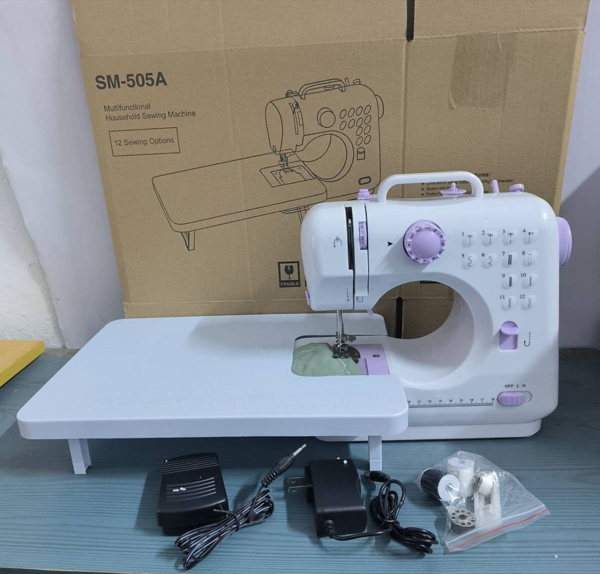 BATTERY/ELECTRIC TABLETOP SEWING MACHINE